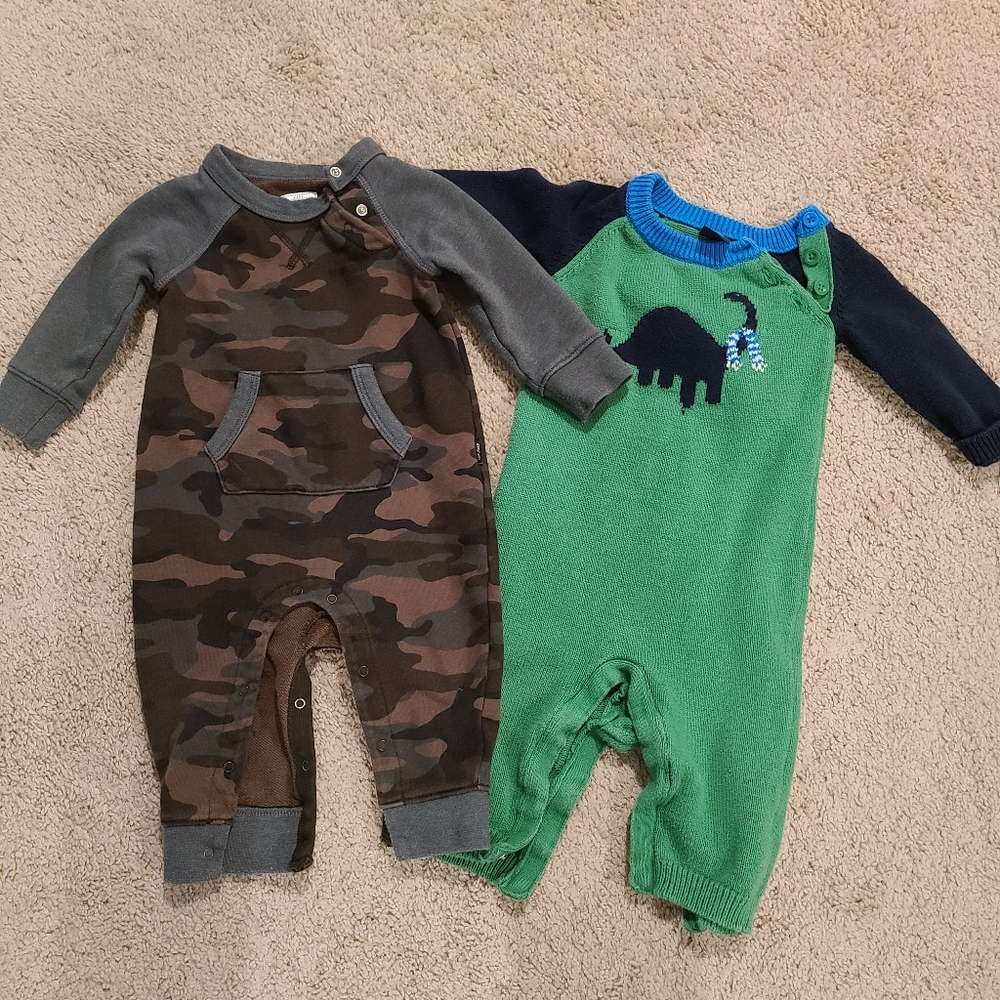 2 baby gap sweater rompers 6-12 mo